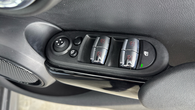 MINI Hatchback 1.5 Cooper Classic 5dr Auto [Nav Pack] Petrol Hatchback